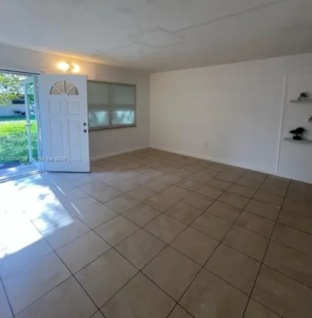 $2,400 | 2210 Southwest 46th Court, Unit 4, Dania Beach, FL 33312