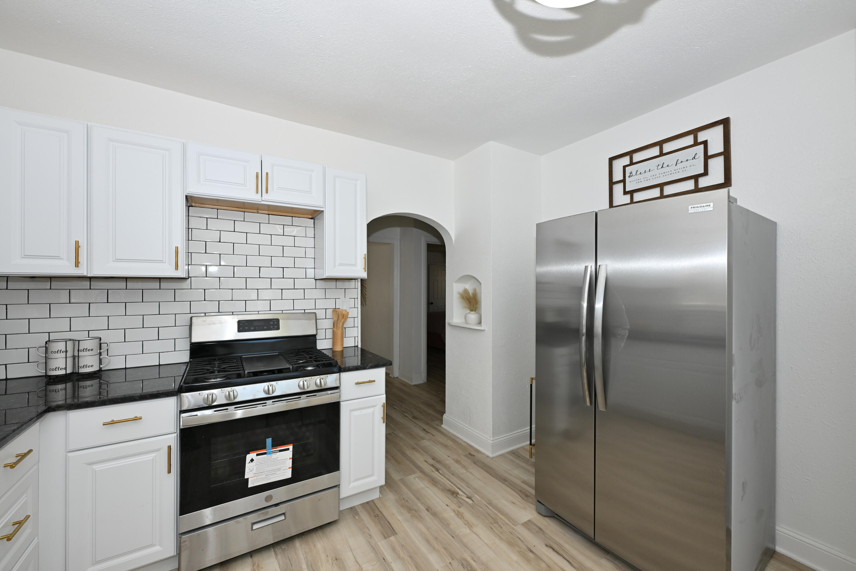 4208 North 19th Pl. Milwaukee, WI 53209 - Photo 11 of 35 Kitchen