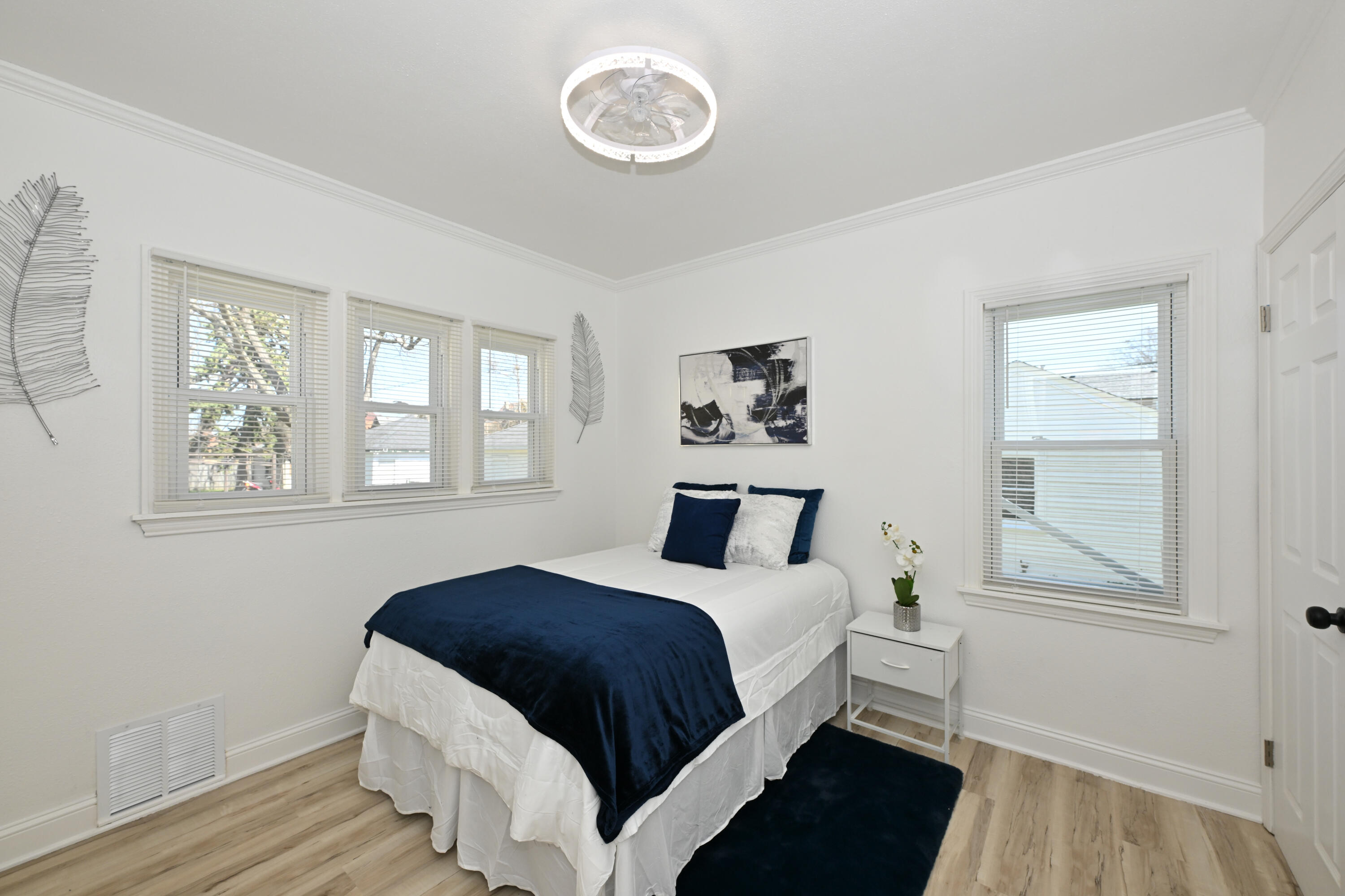 4208 North 19th Pl. Milwaukee, WI 53209 - Photo 16 of 35 Bedroom 4