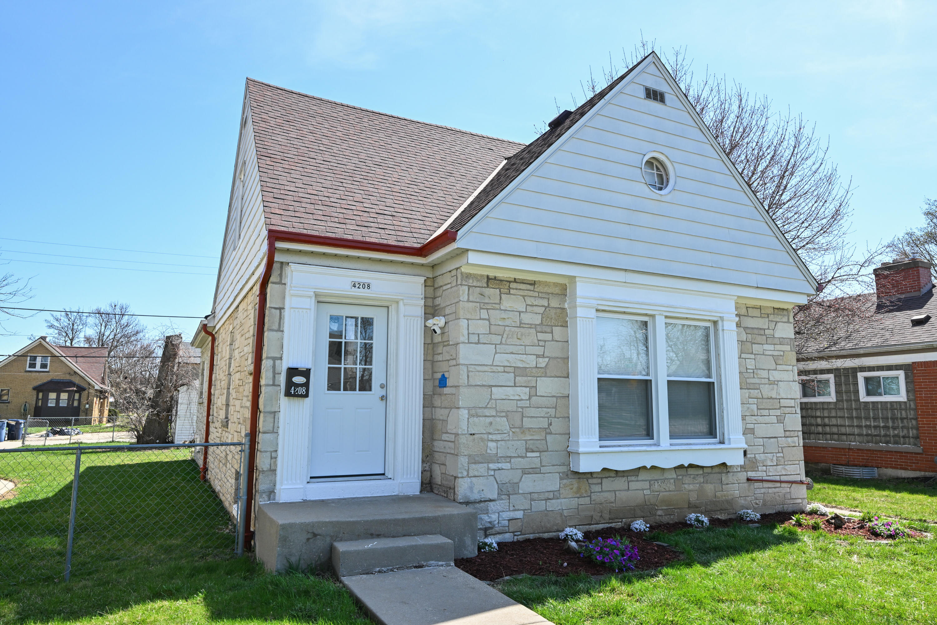 4208 North 19th Pl. Milwaukee, WI 53209 - Photo 32 of 35 Front View