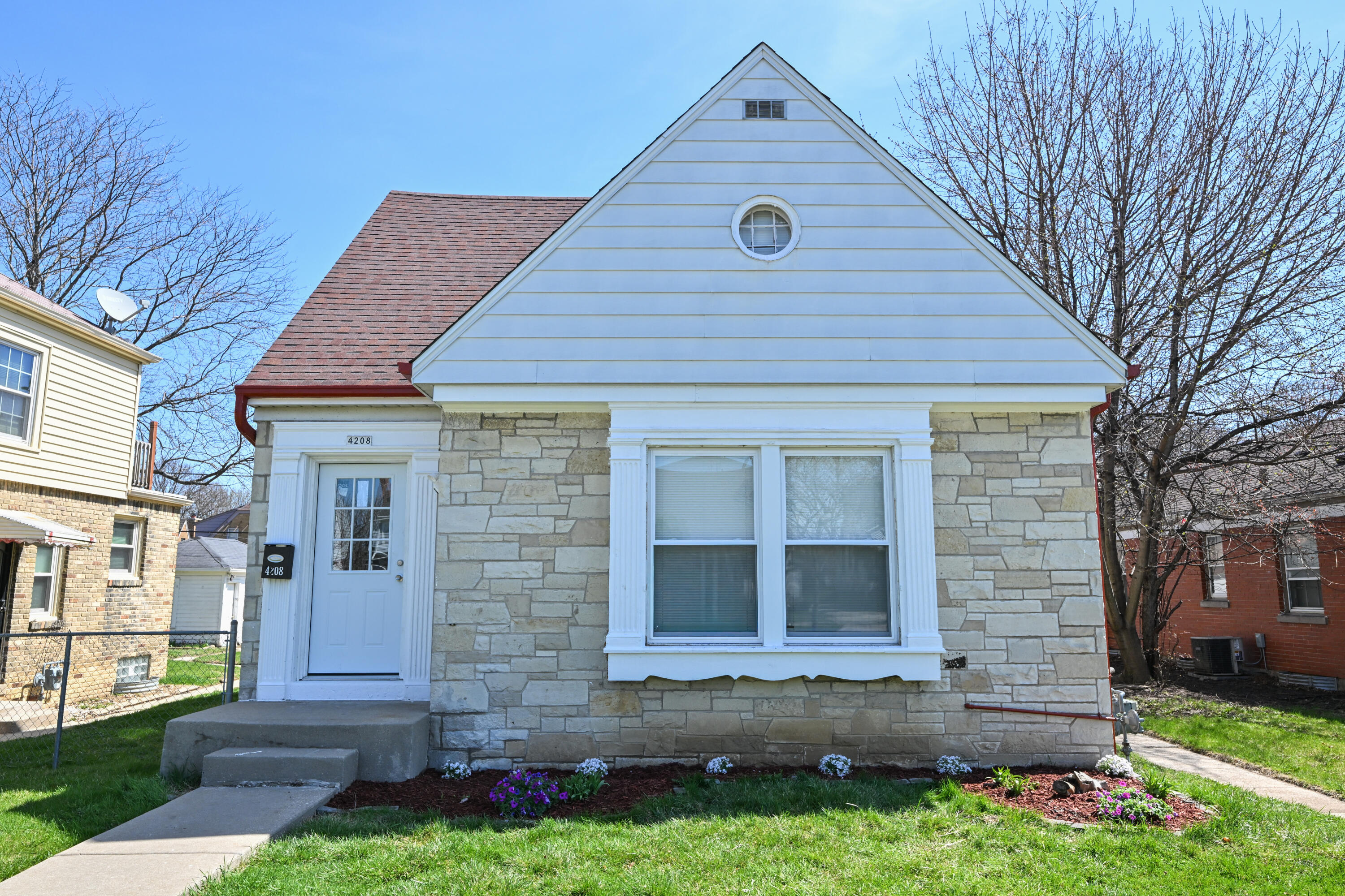 4208 North 19th Pl. Milwaukee, WI 53209 - Photo 34 of 35 Front View