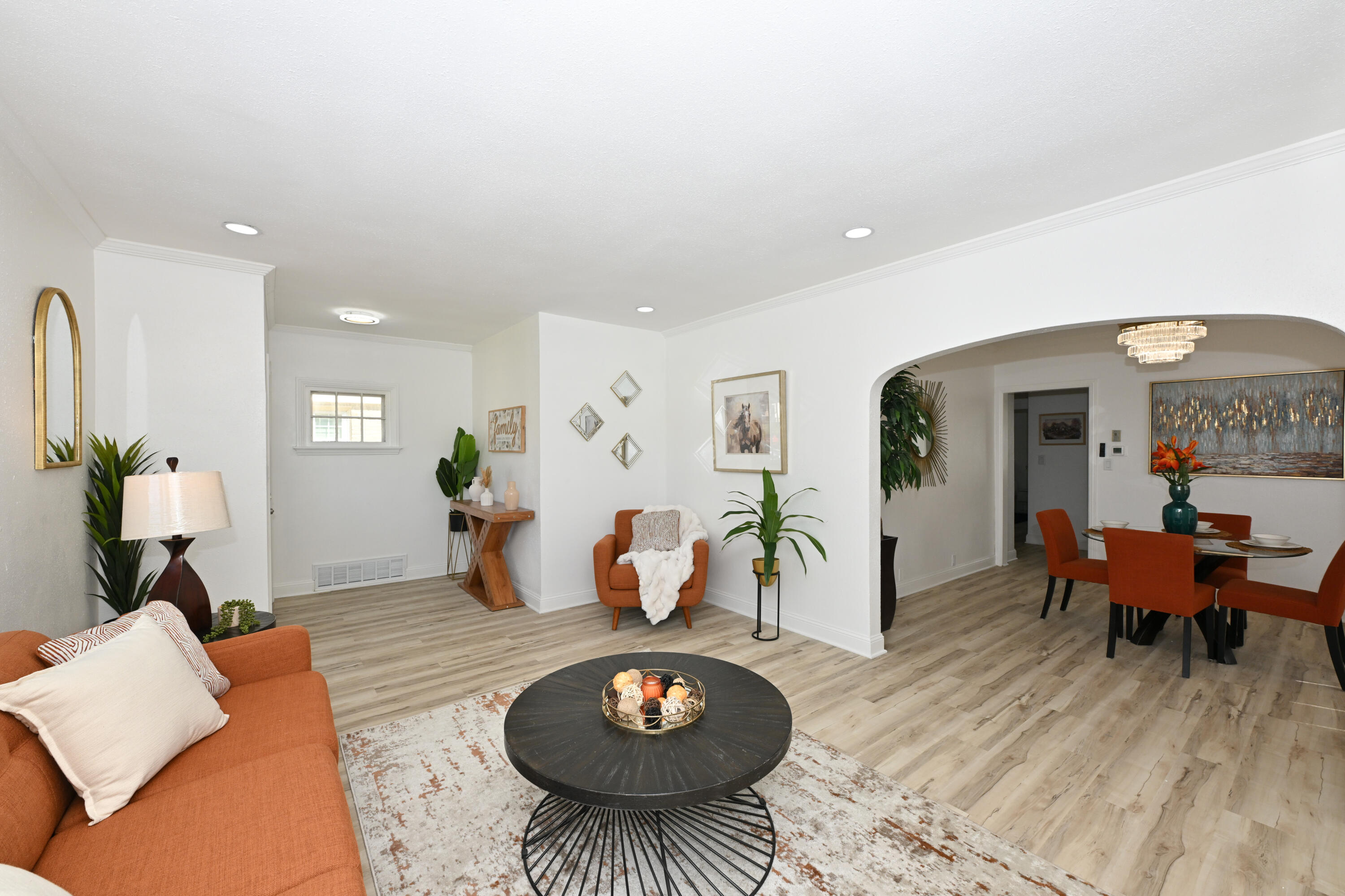 4208 North 19th Pl. Milwaukee, WI 53209 - Photo 6 of 35 Living Room