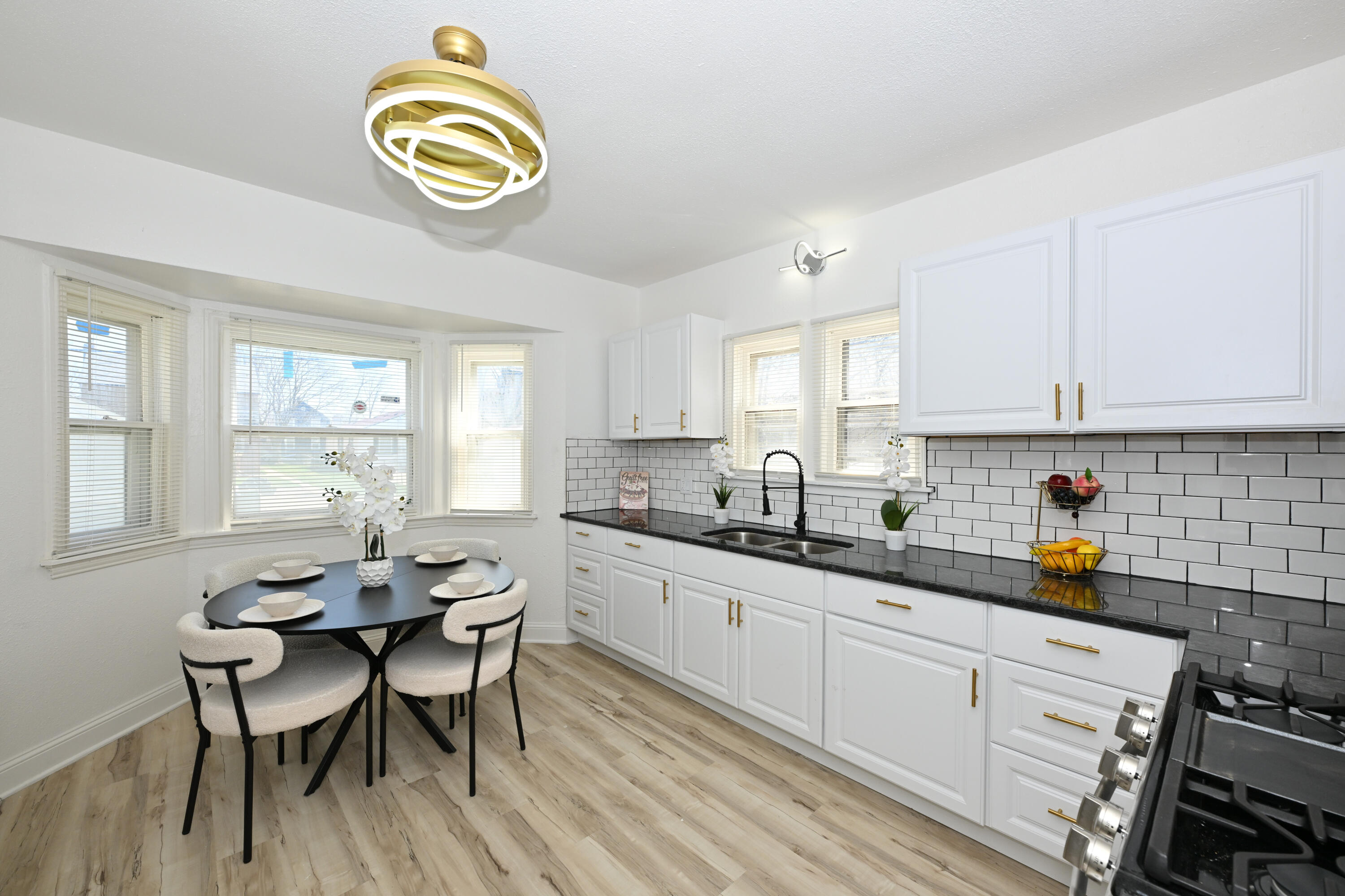 4208 North 19th Pl. Milwaukee, WI 53209 - Photo 10 of 35 Kitchen