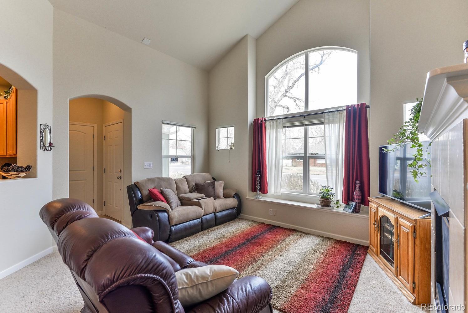327 8th Street Berthoud, CO 80513 - Photo 4 of 32