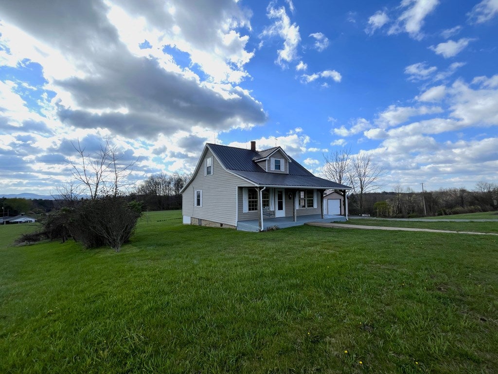 586 Deer Ridge Road Hillsville, VA 24343 - Photo 17 of 34 Gallery Image 17