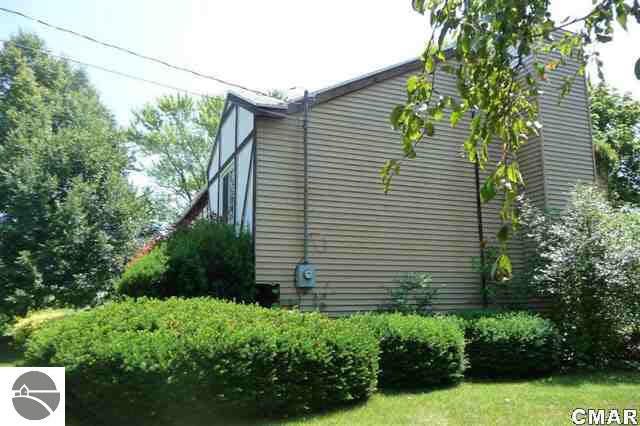 996 East Blanchard Road Shepherd, MI 48883 - Photo 11 of 25 1771702-10.JPG