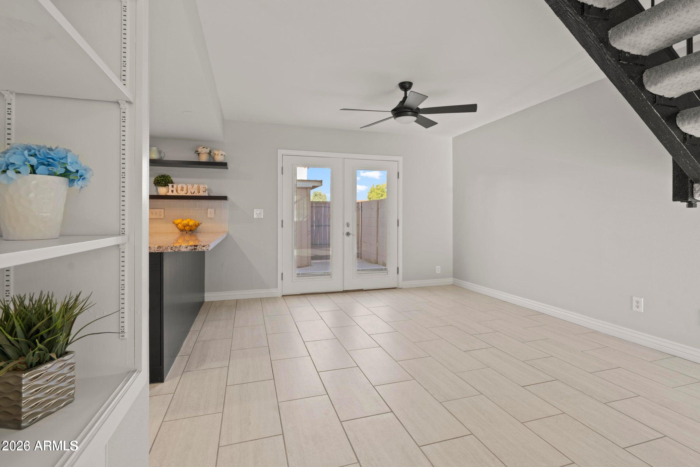 6909 East Osborn Road, Unit A Scottsdale, AZ 85251 - Photo 23 of 33 a view of an empty room and window