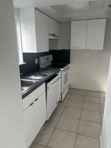 $2,200 | 2475 Northwest 16th St Road, Unit 611, Miami, FL 33125