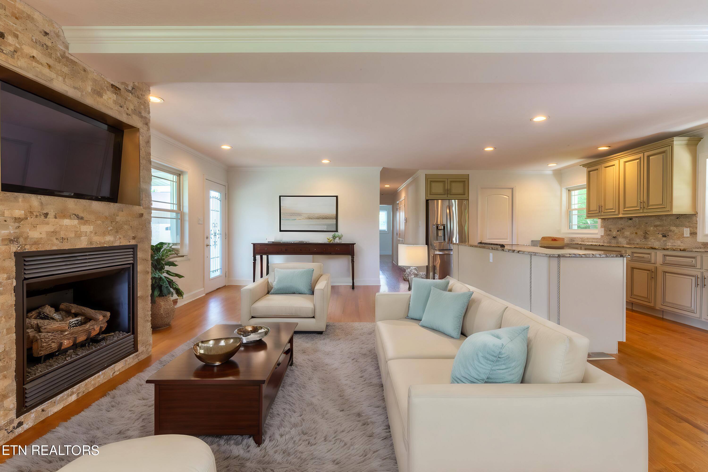 8732 Majors Road Knoxville, TN 37938 - Photo 8 of 34 Virtual Staging AI - _O4A3941-HDR-June 1