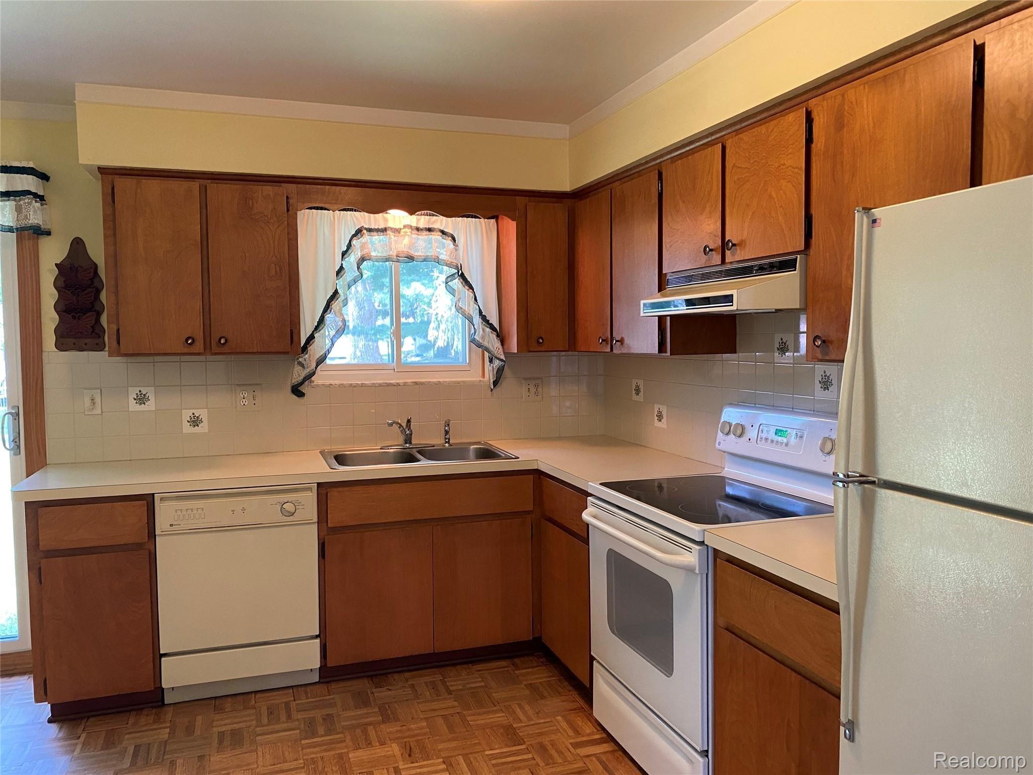 47449 Woodall Road Utica, MI 48317 - Photo 4 of 20 WA Kit3.jpg