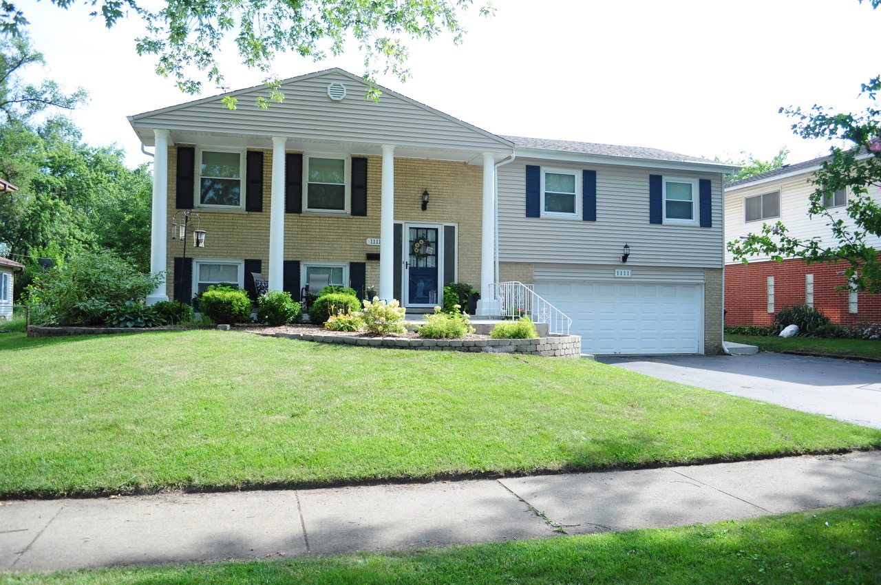 1111 Coach Road Homewood, IL 60430 - Photo 1 of 17