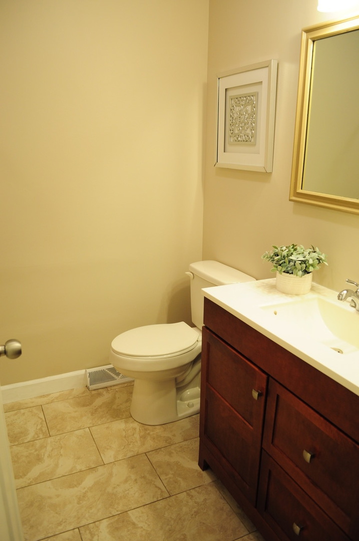 1111 Coach Road Homewood, IL 60430 - Photo 8 of 17