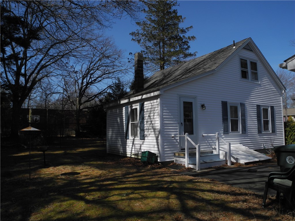 10 Vale Street Coventry, RI 02816 - Photo 2 of 26