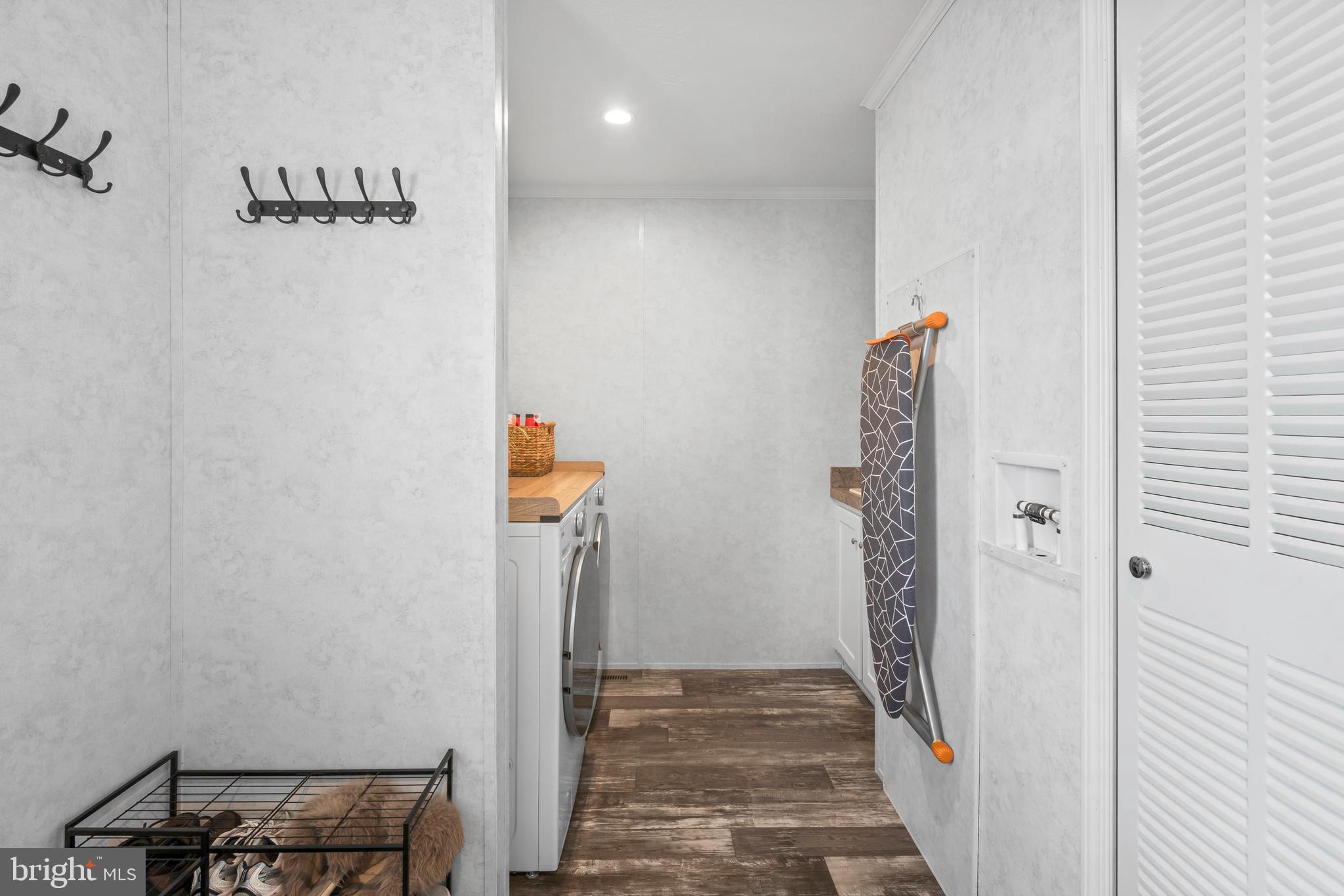 6 Southwind Circle Jackson, NJ 08527 - Photo 9 of 34 a view of a hallway with closet
