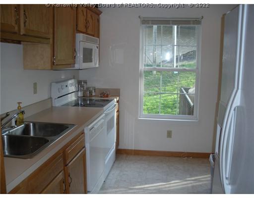 114 Middle Coach Road Hurricane, WV 25526 - Photo 5 of 13 Kitchen.