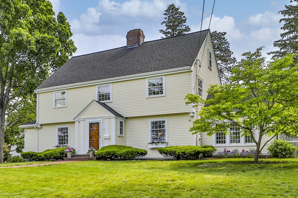 37 Bellevue Road Stoneham, MA 02180 - Photo 1 of 42 Gallery Image 1