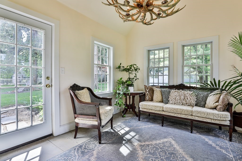 37 Bellevue Road Stoneham, MA 02180 - Photo 9 of 42 Gallery Image 9