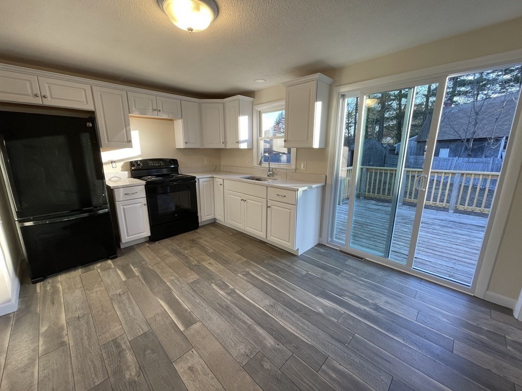 12 Oakland Road Pepperell, MA 01463 - Photo 4 of 19 Gallery Image 4