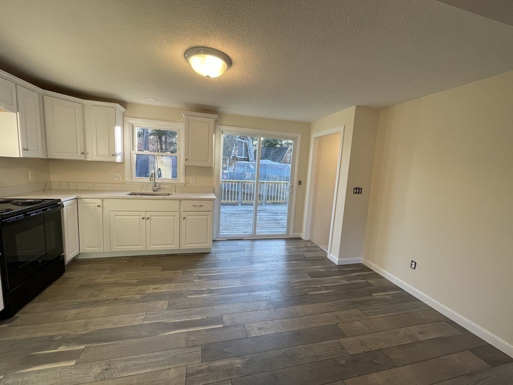 12 Oakland Road Pepperell, MA 01463 - Photo 5 of 19 Gallery Image 5