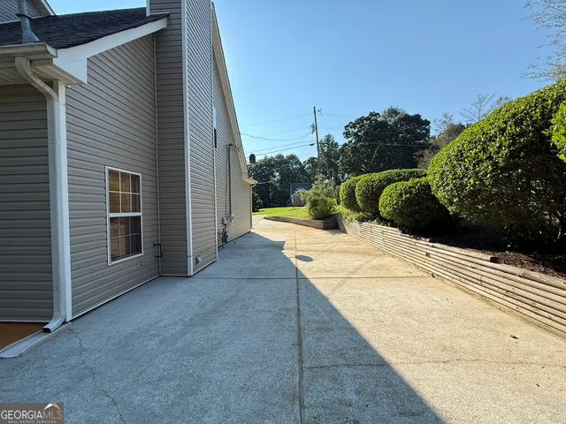 a view of a backyard of the house
