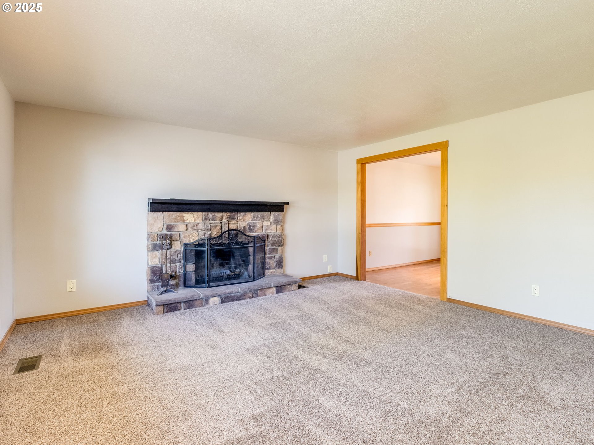 17118 Southeast Bush Street Portland, OR 97236 - Photo 11 of 40