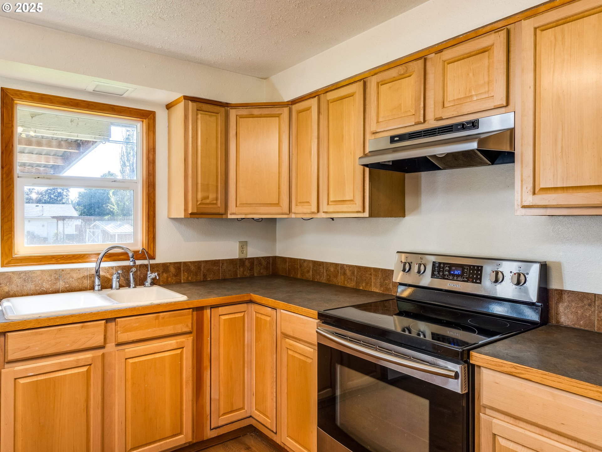 17118 Southeast Bush Street Portland, OR 97236 - Photo 19 of 40