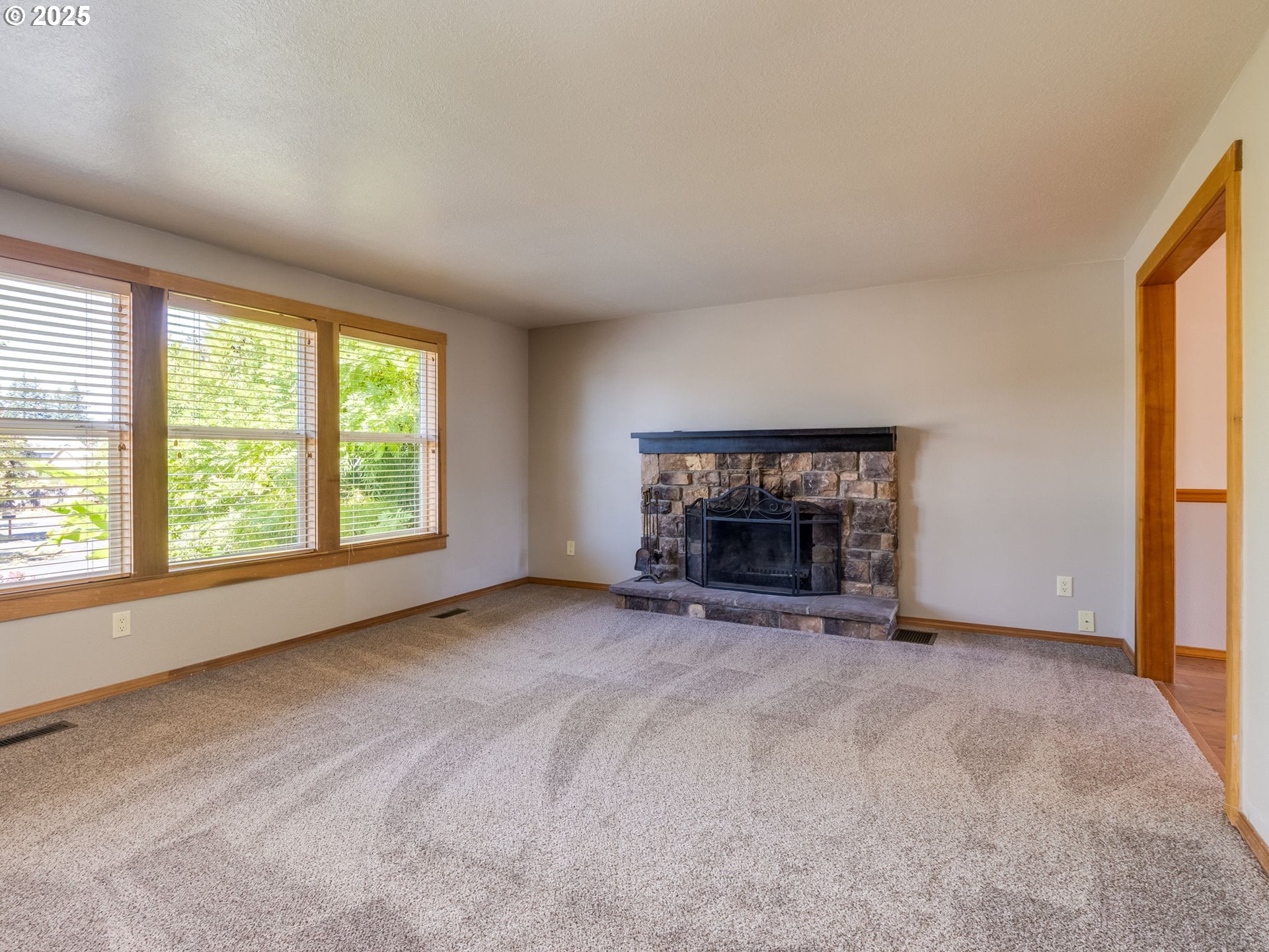 17118 Southeast Bush Street Portland, OR 97236 - Photo 9 of 40