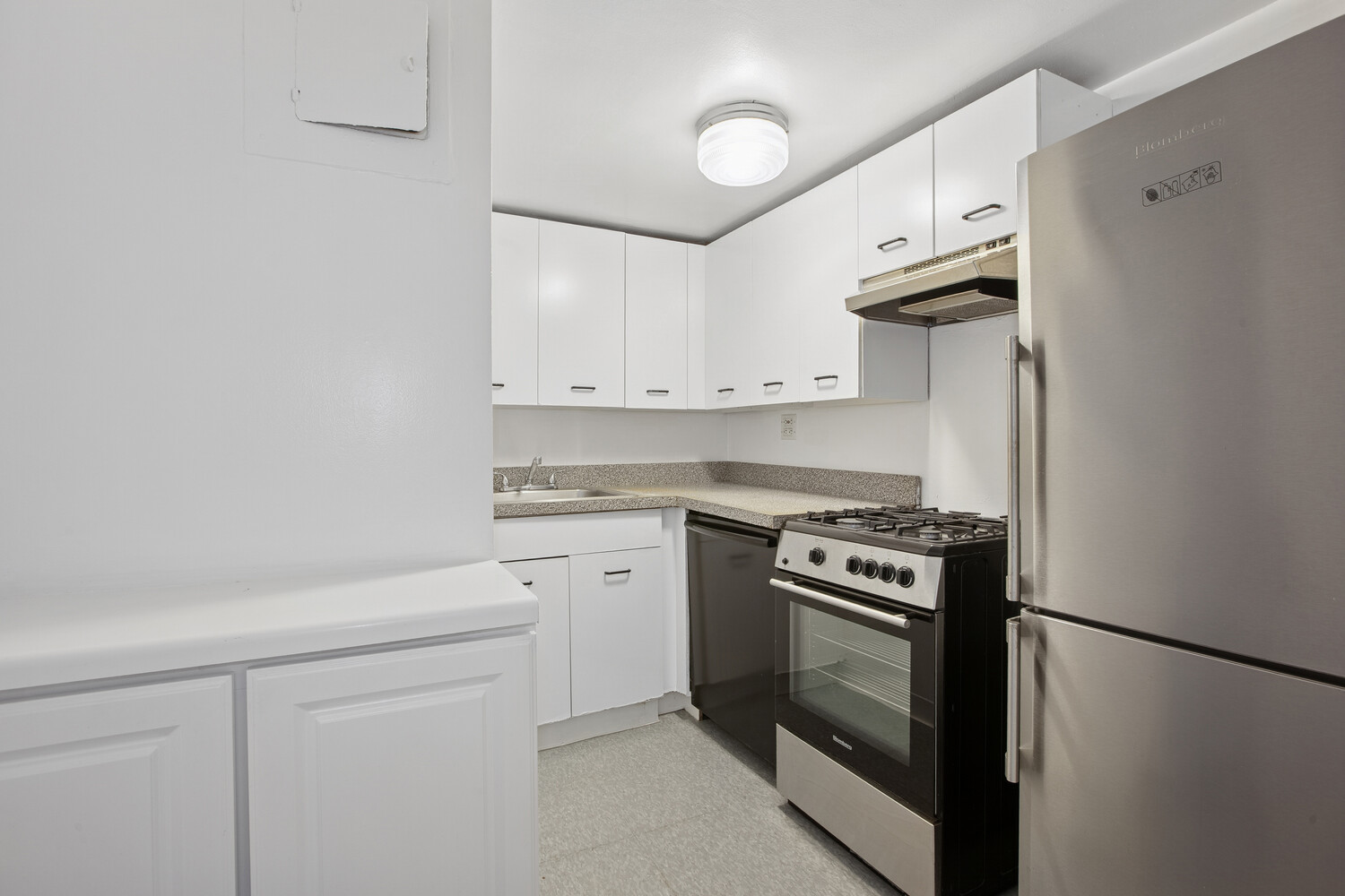 300 East 71st Street, Unit 19S Manhattan, NY 10021 - Photo 5 of 13