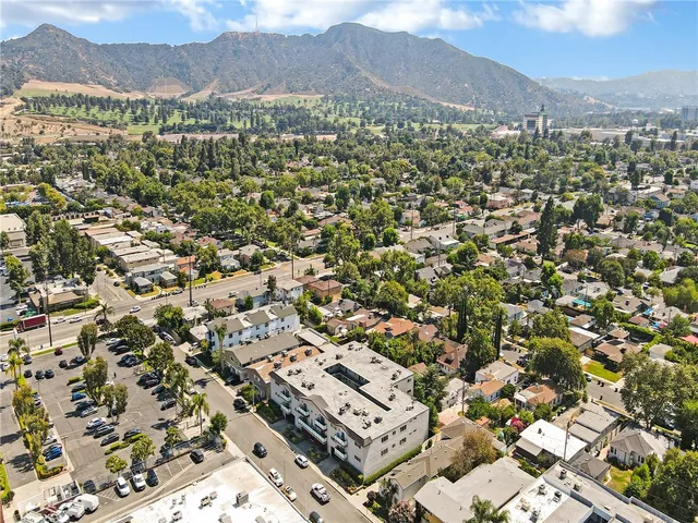 $2,800 | 525 South Shelton Street, Unit 205, Burbank, CA 91506