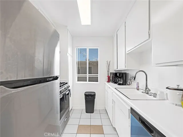 $2,800 | 525 South Shelton Street, Unit 205, Burbank, CA 91506