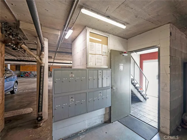 $2,800 | 525 South Shelton Street, Unit 205, Burbank, CA 91506