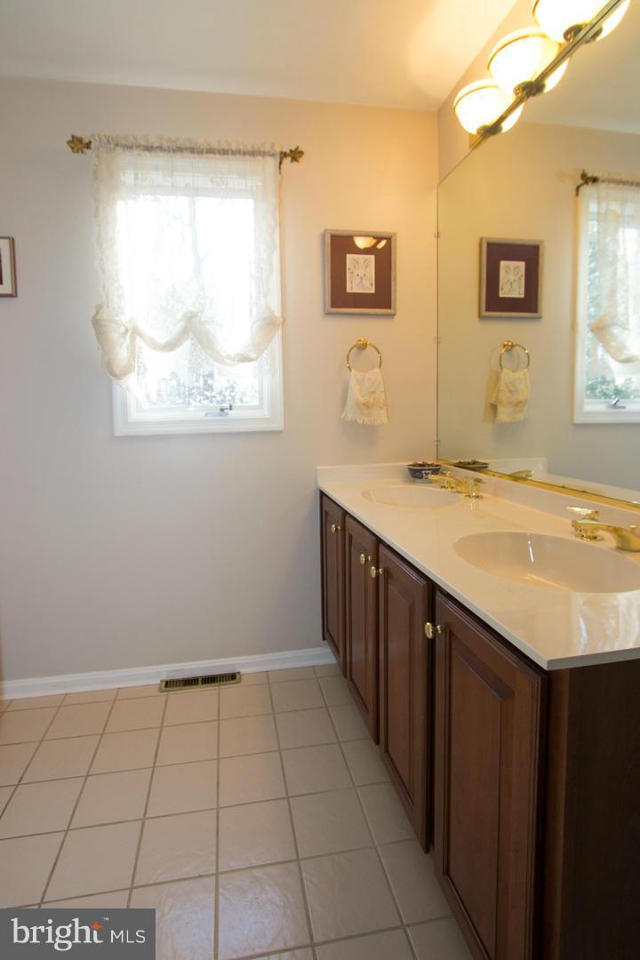2810 Van Horn Road Jarrettsville, MD 21084 - Photo 15 of 24 Full Bath (Main level)