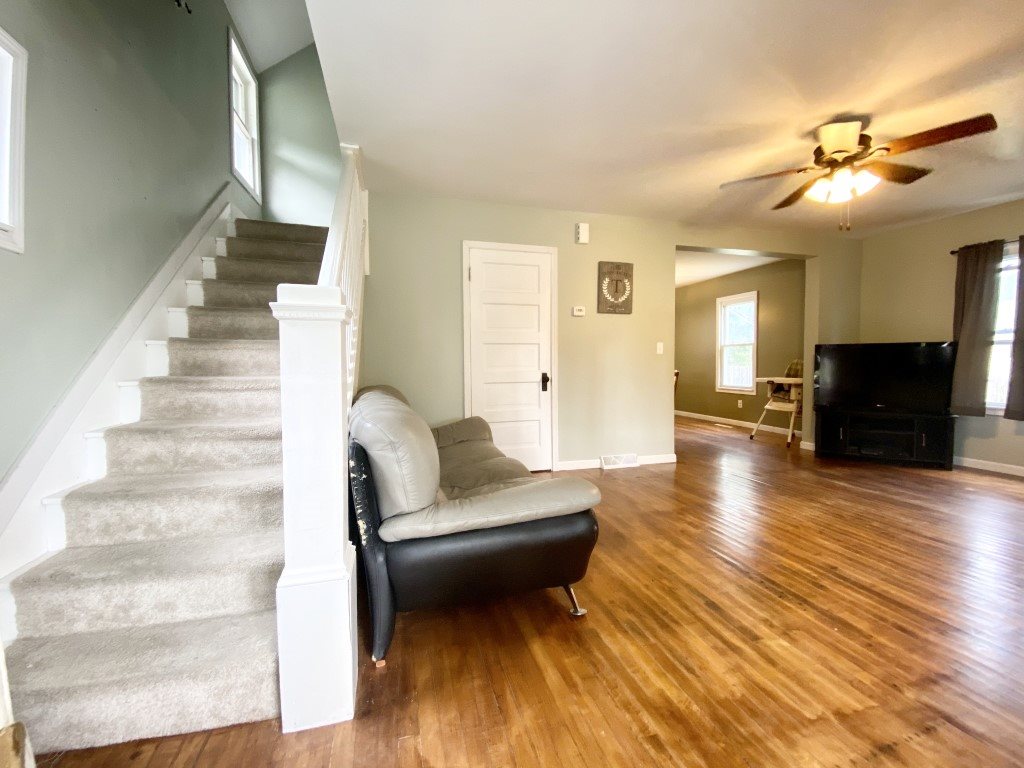 220 Rockingham Avenue Alma, MI 48801 - Photo 3 of 26 1877588-2.JPG