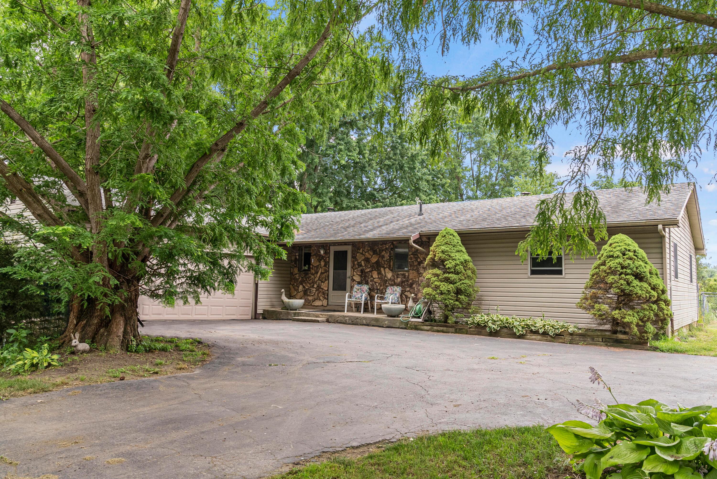 6915 Duffy Road Delaware, OH 43015 - Photo 2 of 33 Photo Aug 06, 10 13 18 AM
