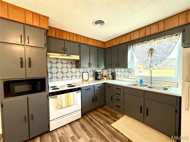 $110,000 | 210 Dorsey Street, Licking, MO 65542