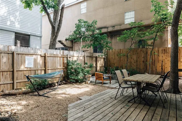 a view of a dinning table and chairs in backyard of the house