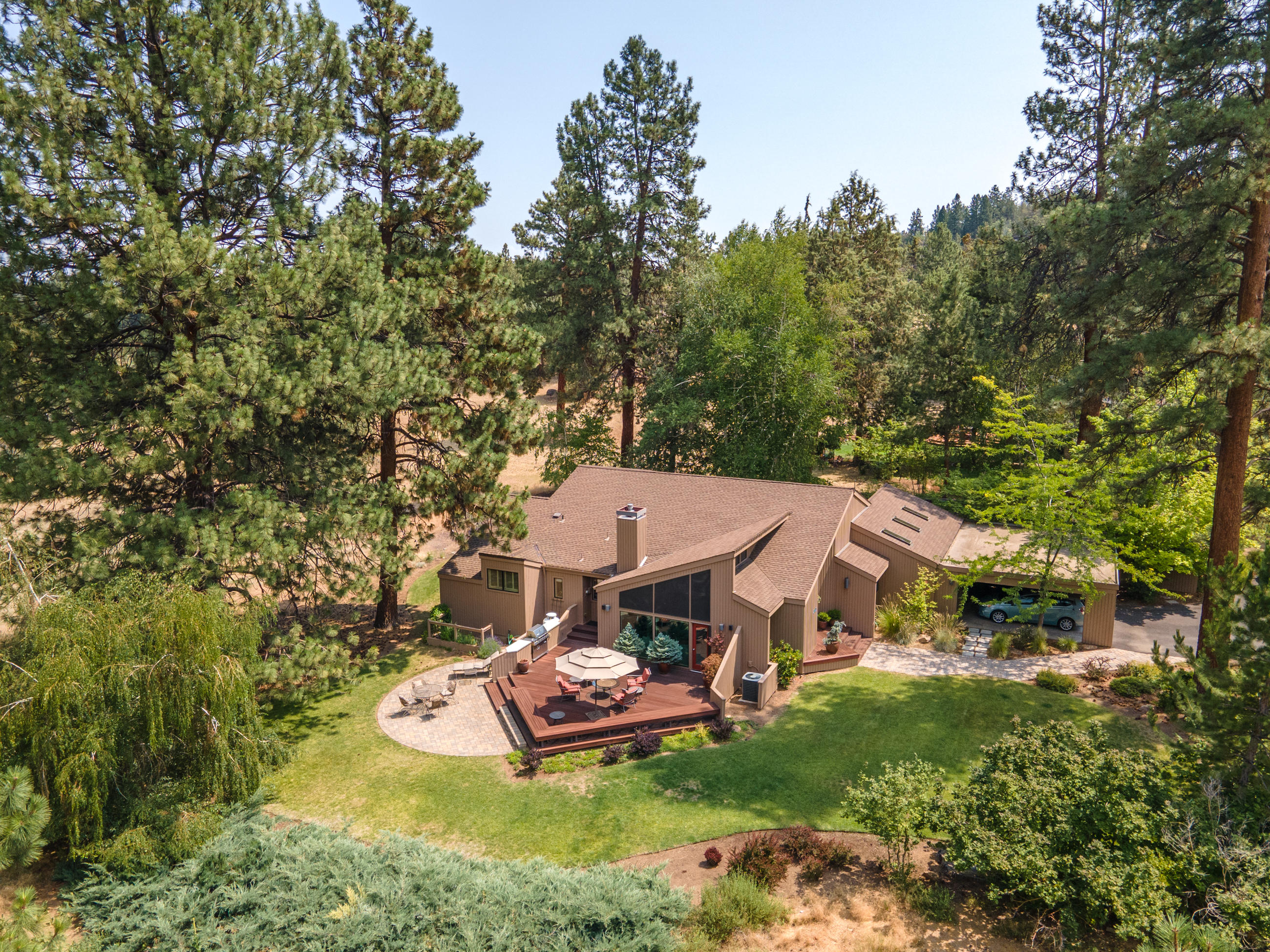 2020 Northwest Putnam Road Bend, OR 97703 - Photo 12 of 51 PhotoMyListing-67