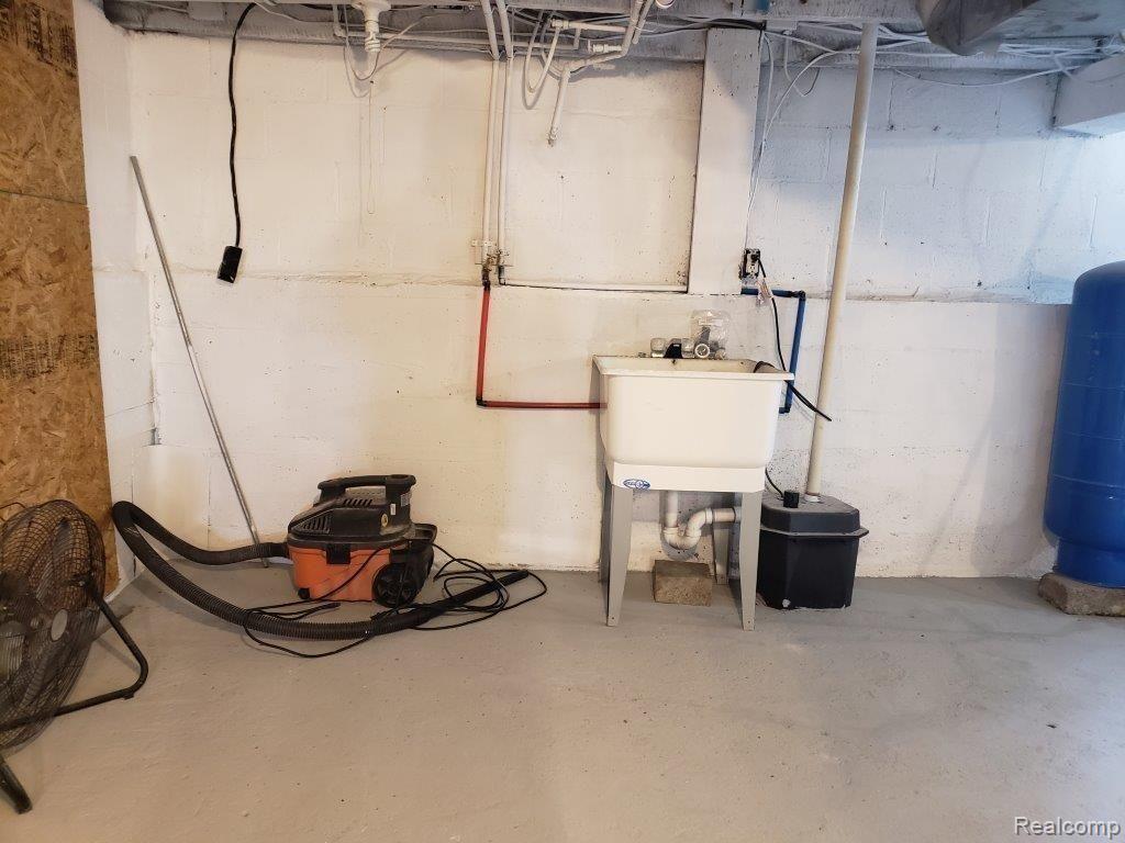 5932 Biles Road Capac, MI 48014 - Photo 21 of 32 Laundry.jpg