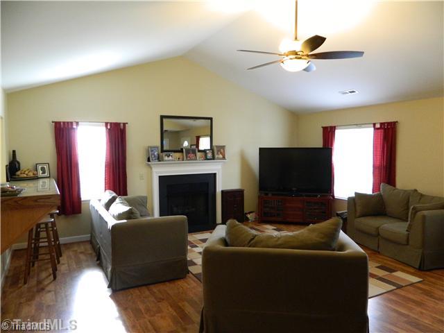 161 Sunset Ridge Lane Lexington, NC 27295 - Photo 4 of 16 Living Room.