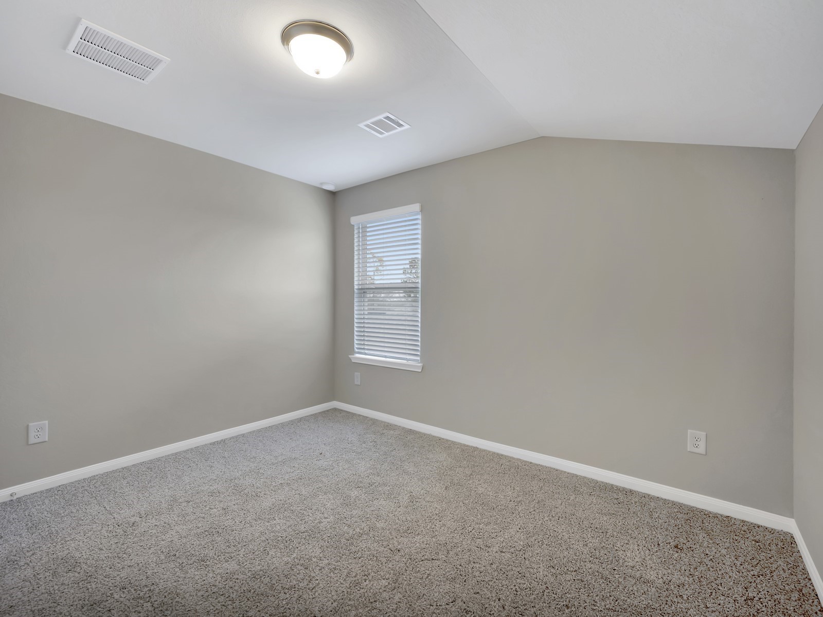 5725 Adamite Way Houston, TX 77048 - Photo 19 of 29 Photo is not of the actual home, but is an inspirational photo of builder’s model home and may depict options, furnishings, and/or decorator features that are not included