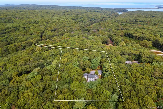 $2,495,000 | 530 Hands Creek Road, East Hampton, NY 11937