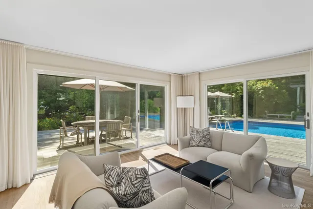 $2,495,000 | 530 Hands Creek Road, East Hampton, NY 11937