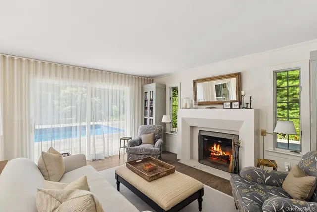 $2,495,000 | 530 Hands Creek Road, East Hampton, NY 11937