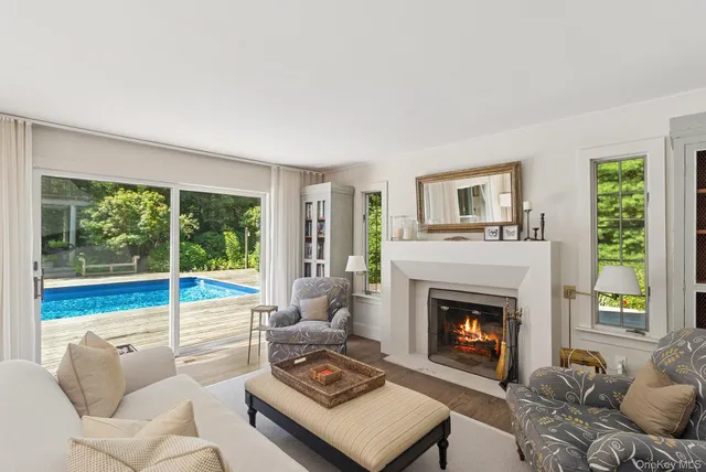 $2,495,000 | 530 Hands Creek Road, East Hampton, NY 11937