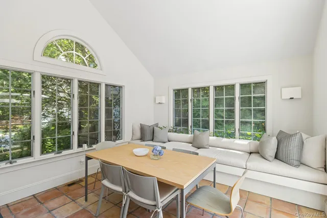 $2,495,000 | 530 Hands Creek Road, East Hampton, NY 11937