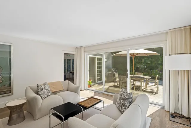 $2,495,000 | 530 Hands Creek Road, East Hampton, NY 11937