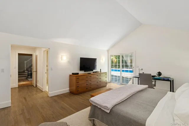 $2,495,000 | 530 Hands Creek Road, East Hampton, NY 11937