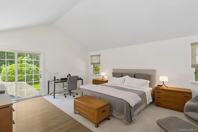 $2,495,000 | 530 Hands Creek Road, East Hampton, NY 11937