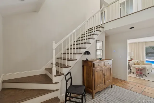 $2,495,000 | 530 Hands Creek Road, East Hampton, NY 11937