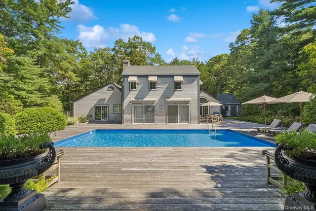 $2,495,000 | 530 Hands Creek Road, East Hampton, NY 11937